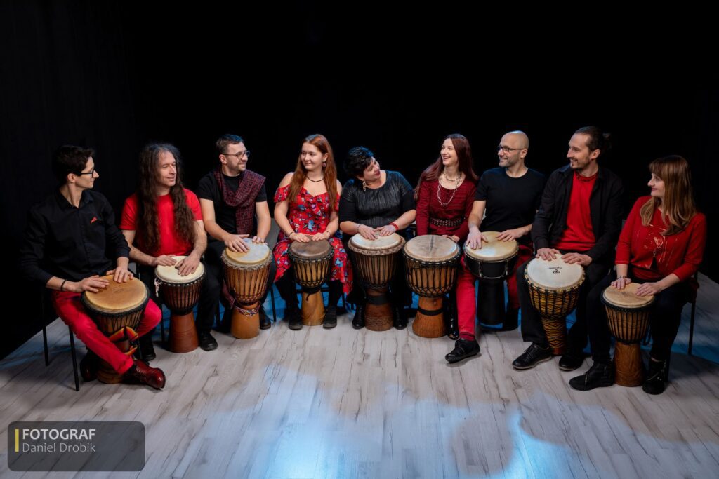 Młode Djembe-razem